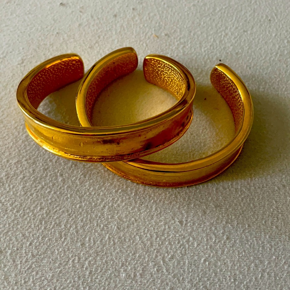 Vintage and original Escada Bracelets. Set of 2. Golden